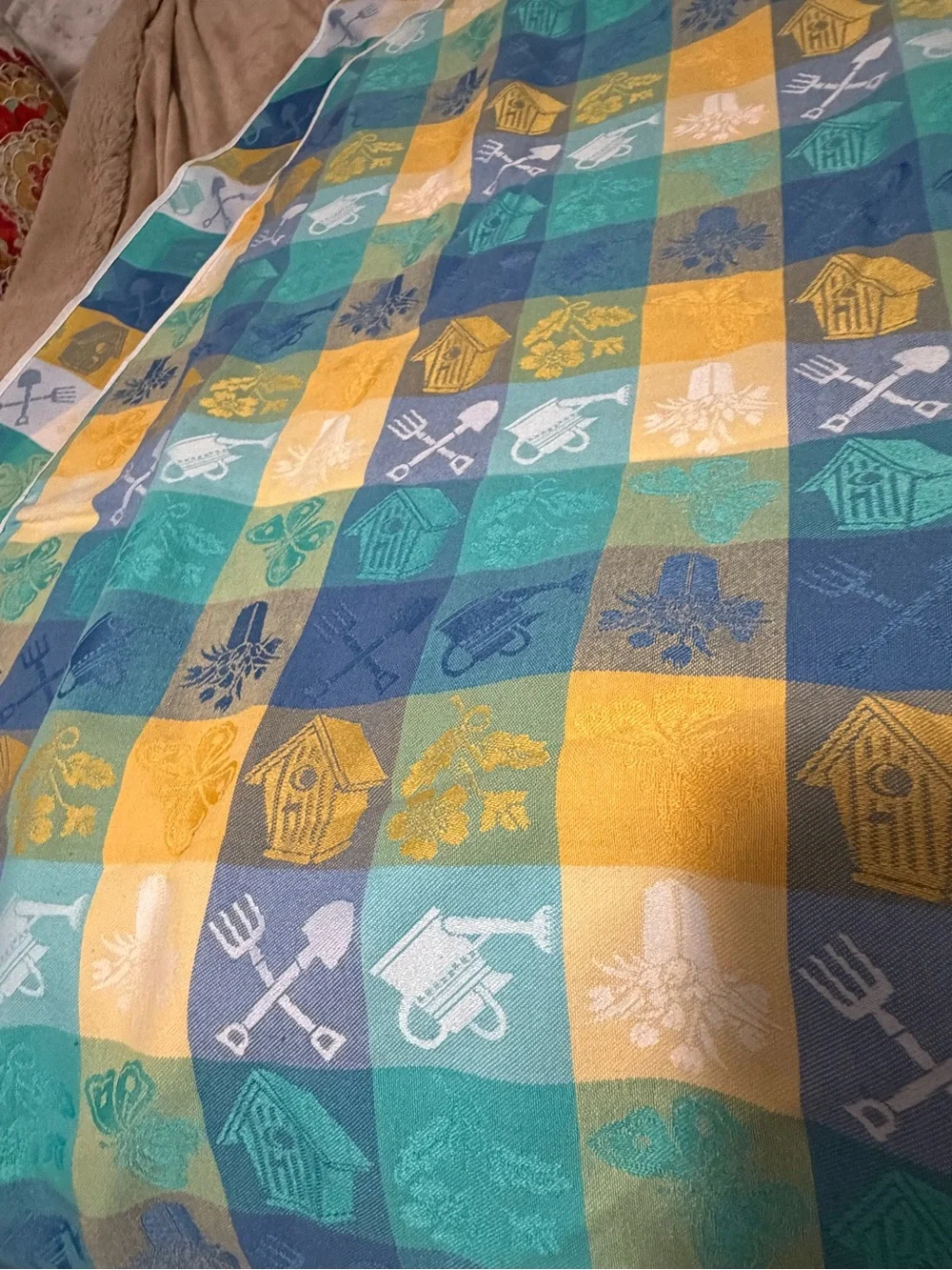 The Vermont Country Store 70” Round Checkered Spring Flowers Tablecloth